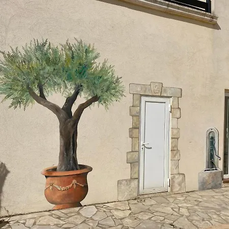 L'escale Des Alpilles Hotel